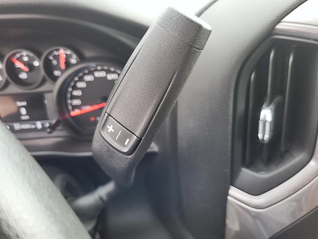 2020 GMC Sierra 1500 Crew Cab 4x4 Base Short Box in Stratford, Ontario - 13 - w1024h768px