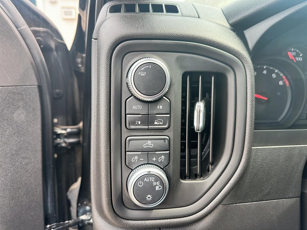 2021 GMC Sierra 1500 Crew Cab 4x4 Base Short Box in Stratford, Ontario - 14 - w1024h768px