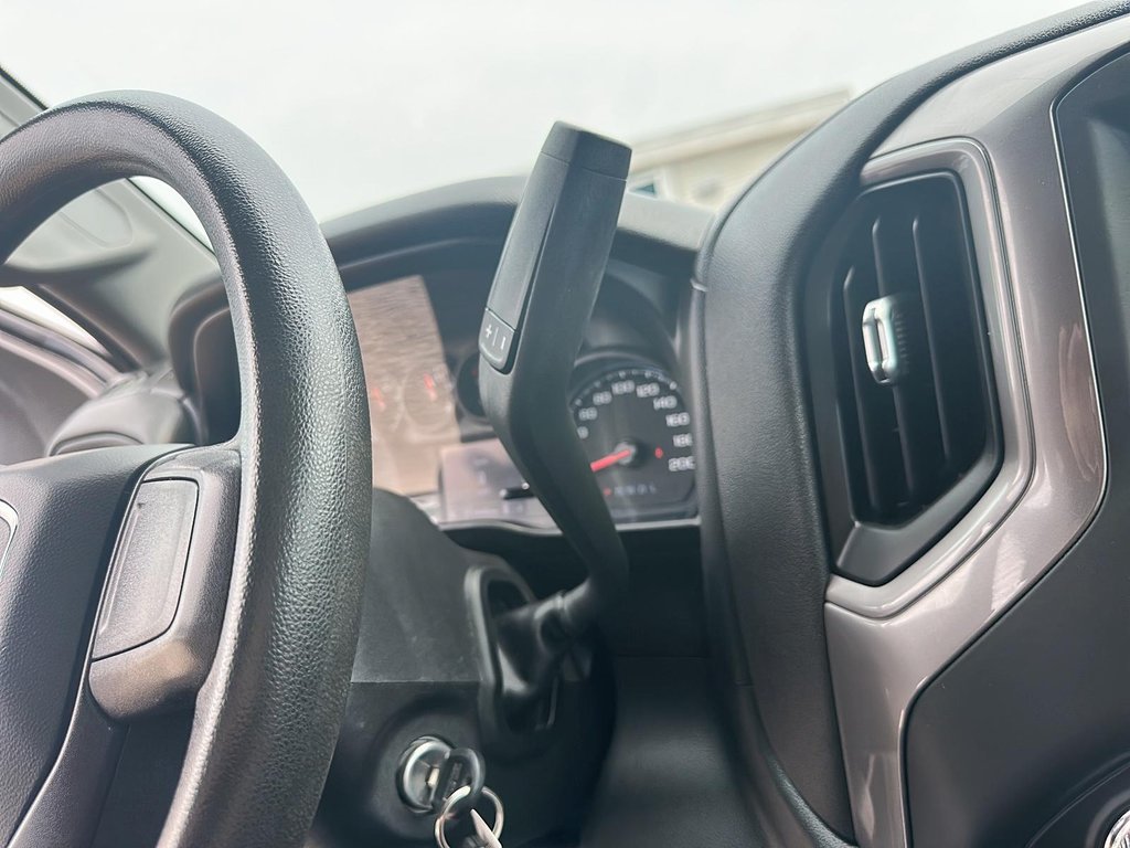 2021 GMC Sierra 1500 Crew Cab 4x4 Base Short Box in Stratford, Ontario - 13 - w1024h768px