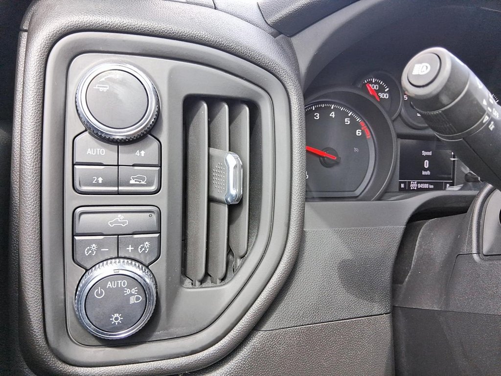 2022 GMC Sierra 1500 Ltd Crew Cab 4x4 Base Short Box in Stratford, Ontario - 17 - w1024h768px