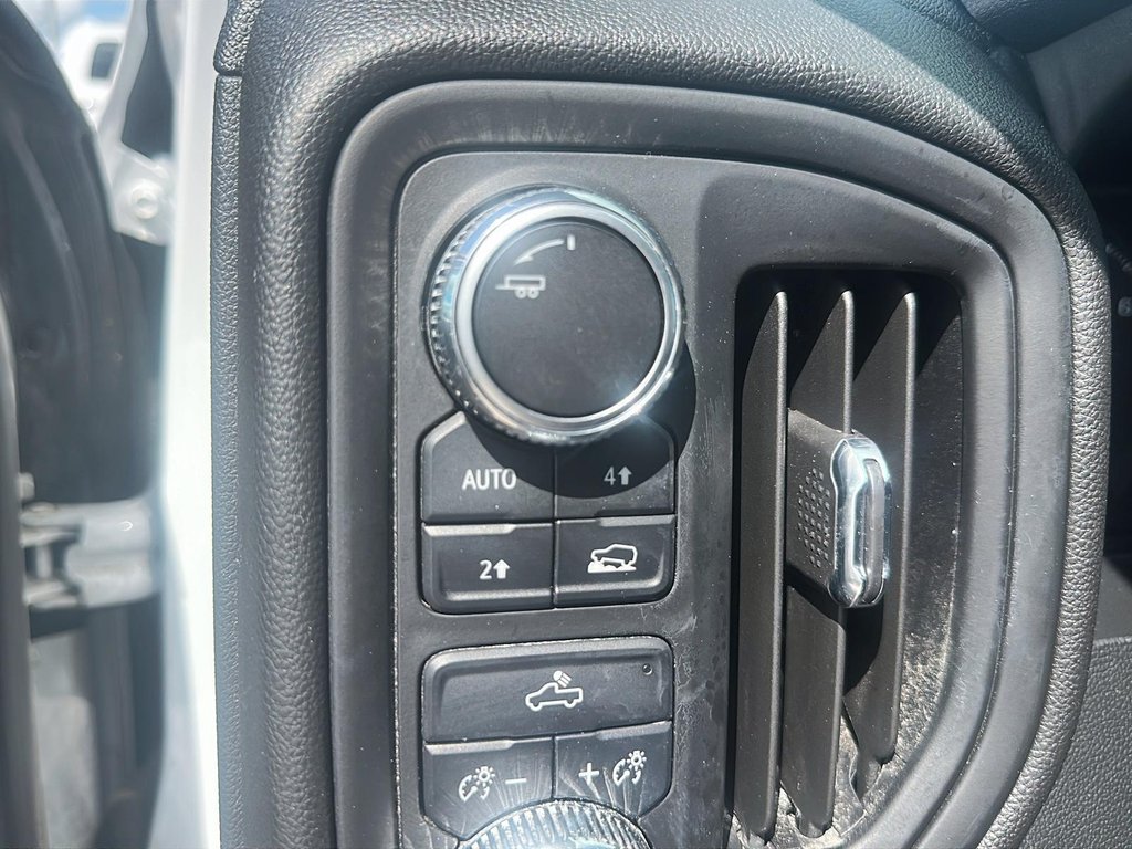 2023 GMC Sierra 1500 Crew Cab 4x4 PRO Standard Box in Stratford, Ontario - 14 - w1024h768px