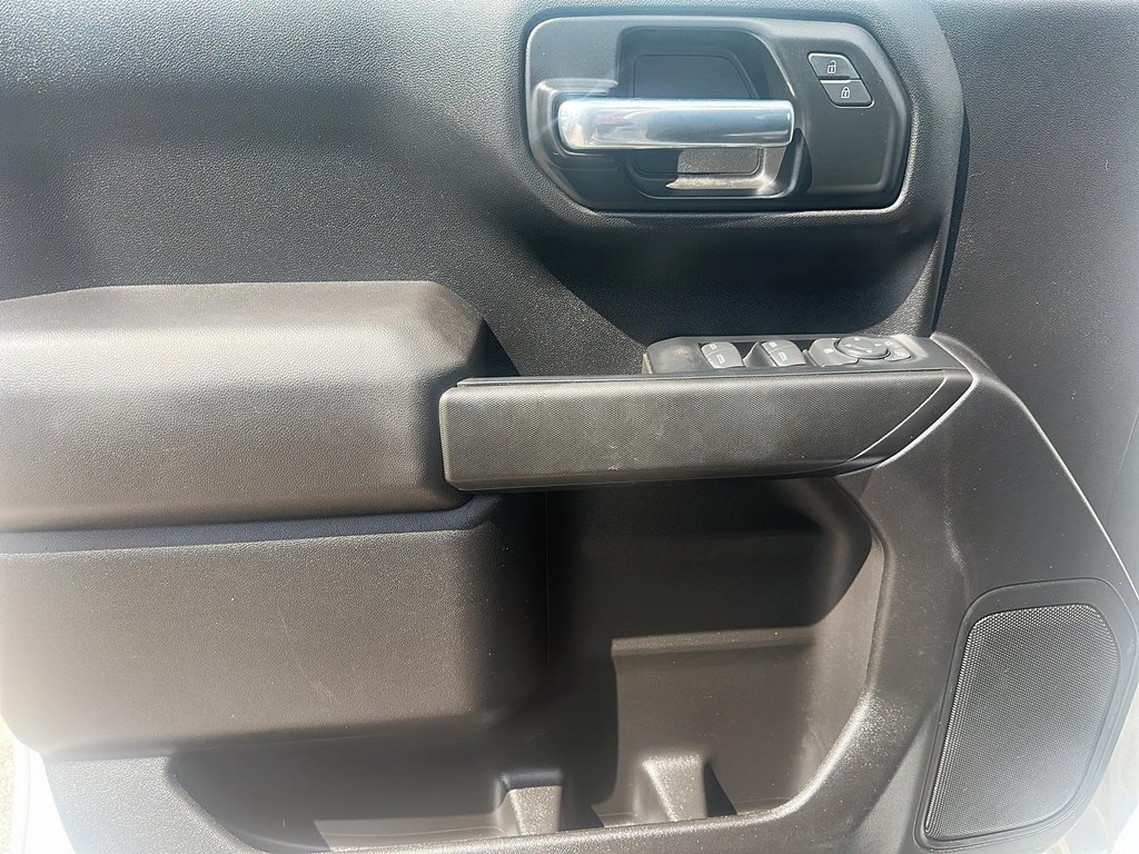 2023 GMC Sierra 1500 Crew Cab 4x4 PRO Standard Box in Stratford, Ontario - 9 - w1024h768px