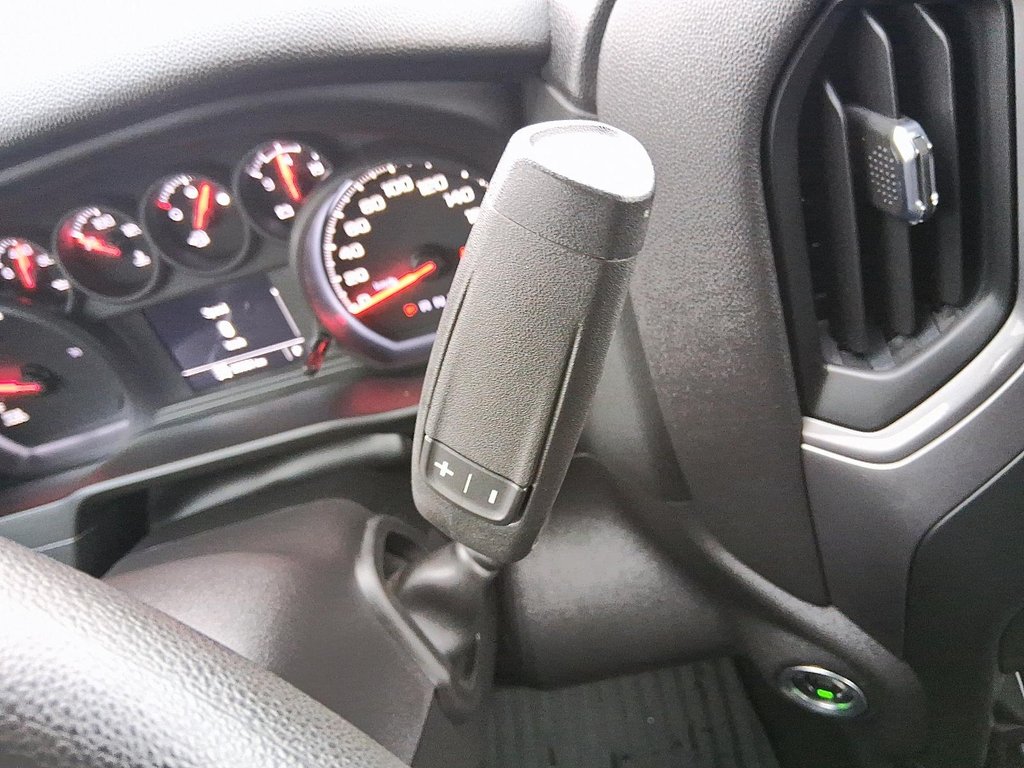 2023 GMC Sierra 1500 Crew Cab 4x4 PRO Standard Box in Stratford, Ontario - 16 - w1024h768px