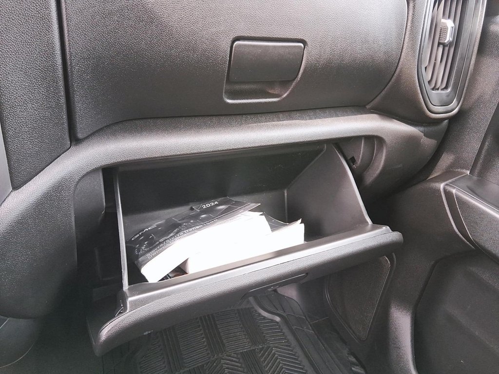 2024 GMC Sierra 1500 Crew Cab Standard Box 4-Wheel Drive Pro in Stratford, Ontario - 17 - w1024h768px