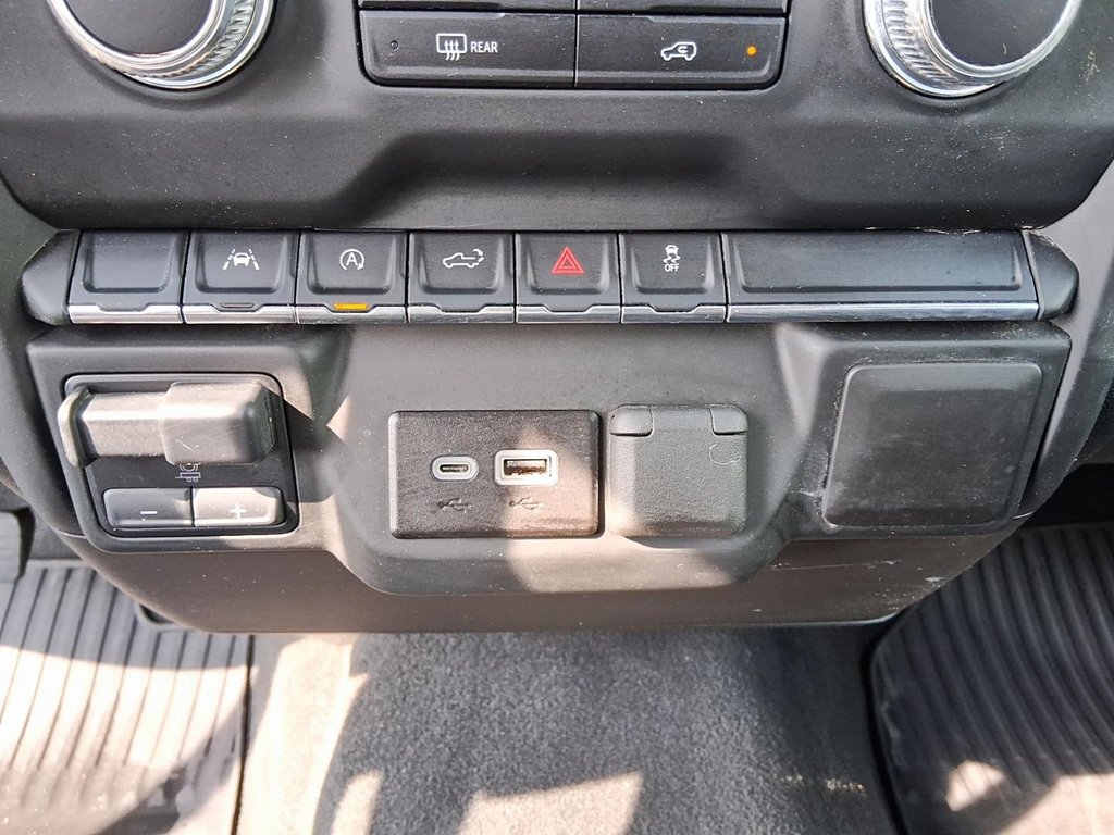 2024 GMC Sierra 1500 Crew Cab Standard Box 4-Wheel Drive Pro in Stratford, Ontario - 17 - w1024h768px