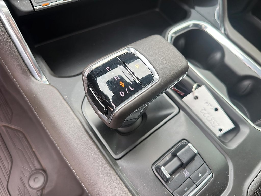 2025 GMC Sierra 1500 Crew Cab Short Box 4-Wheel Drive Denali in Stratford, Ontario - 14 - w1024h768px