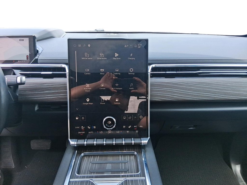 2025 GMC Sierra EV e4WD Crew Cab MAX Range Denali in Stratford, Ontario - 14 - w1024h768px