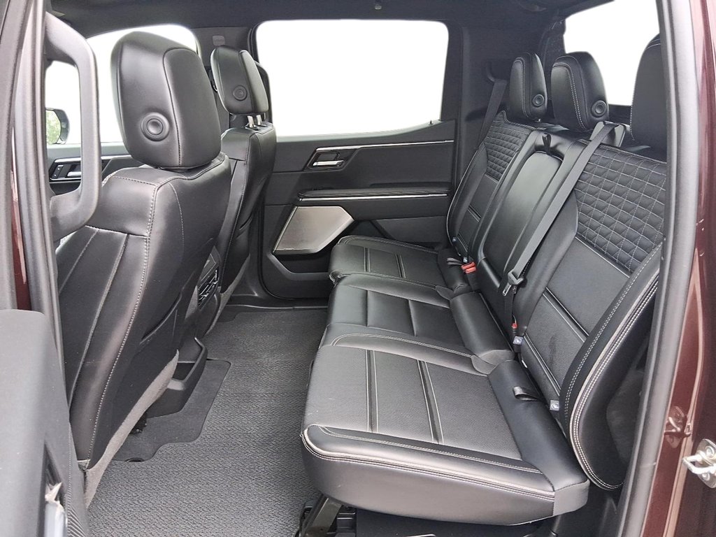 2025 GMC Sierra EV e4WD Crew Cab MAX Range Denali in Stratford, Ontario - 8 - w1024h768px