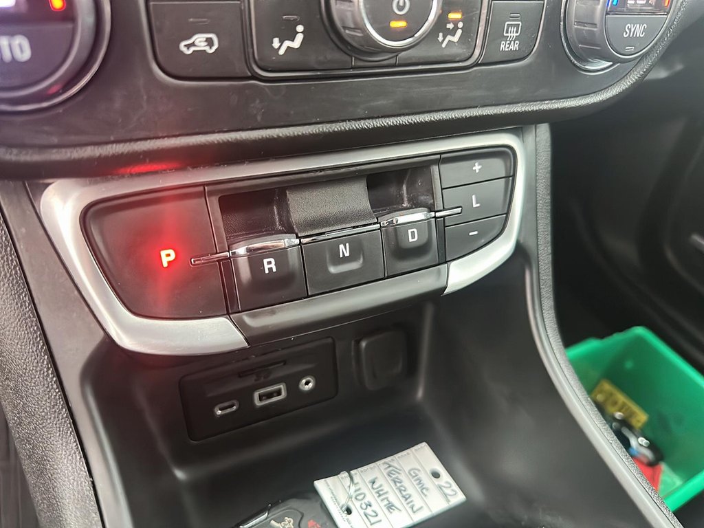 2022 GMC Terrain SLT AWD in Stratford, Ontario - 13 - w1024h768px