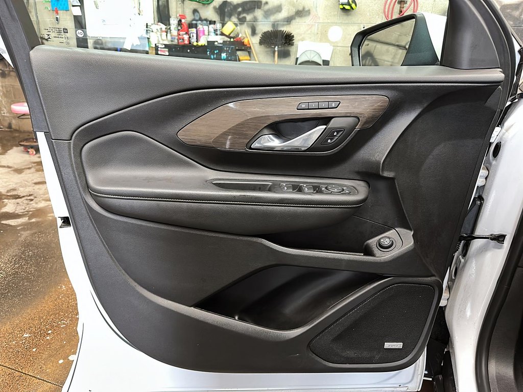 2023 GMC Terrain Denali AWD in Stratford, Ontario - 10 - w1024h768px