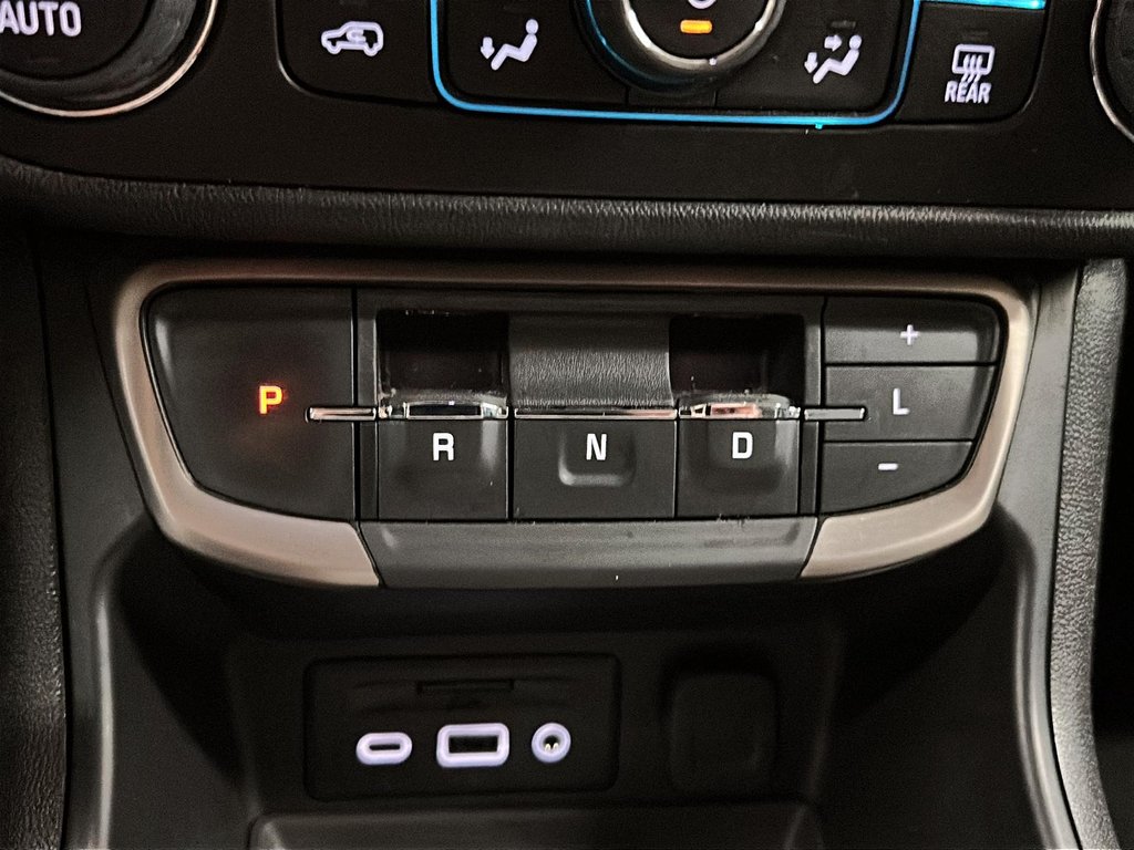 2023 GMC Terrain Denali AWD in Stratford, Ontario - 14 - w1024h768px