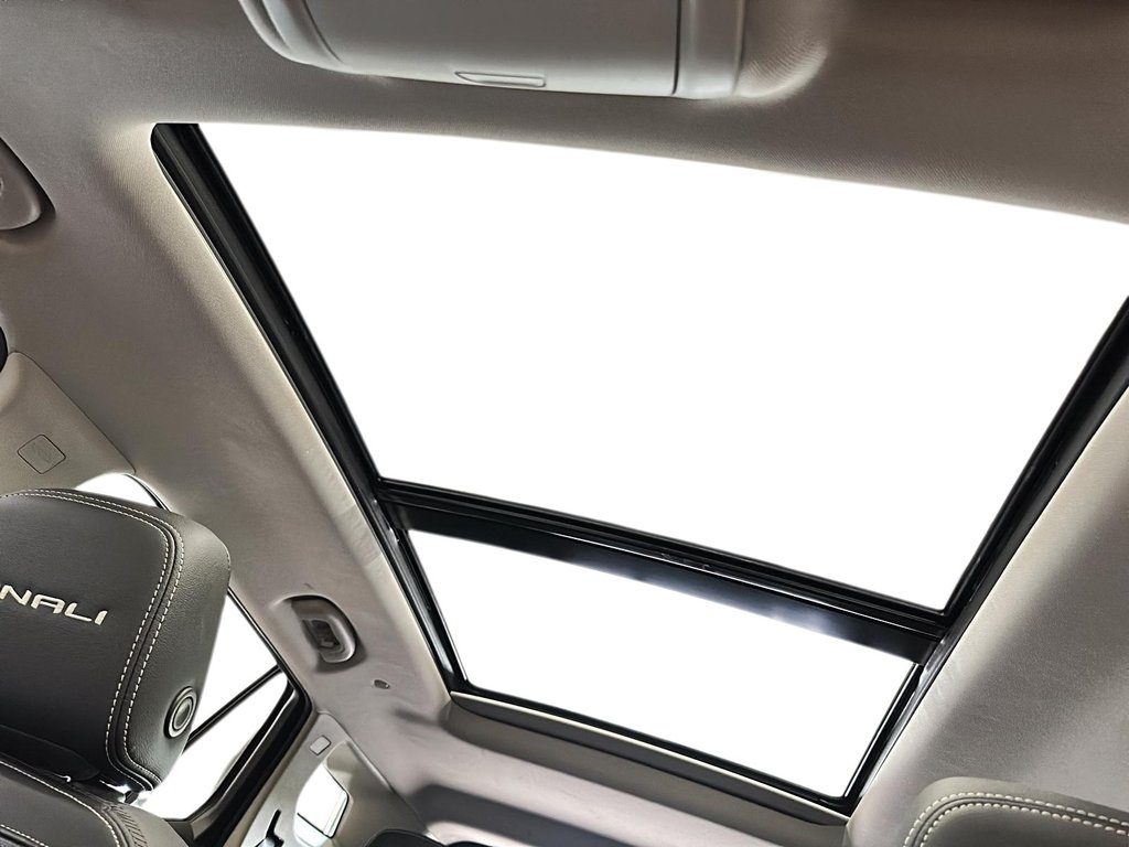 2023 GMC Terrain Denali AWD in Stratford, Ontario - 16 - w1024h768px