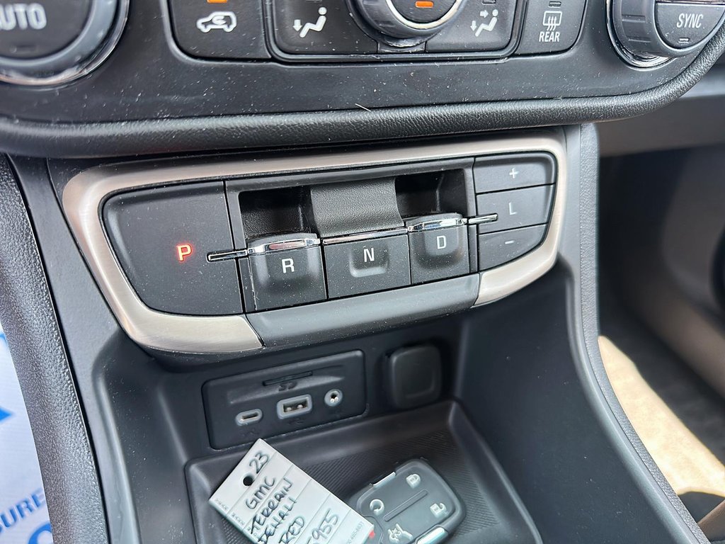 2023 GMC Terrain Denali AWD in Stratford, Ontario - 14 - w1024h768px