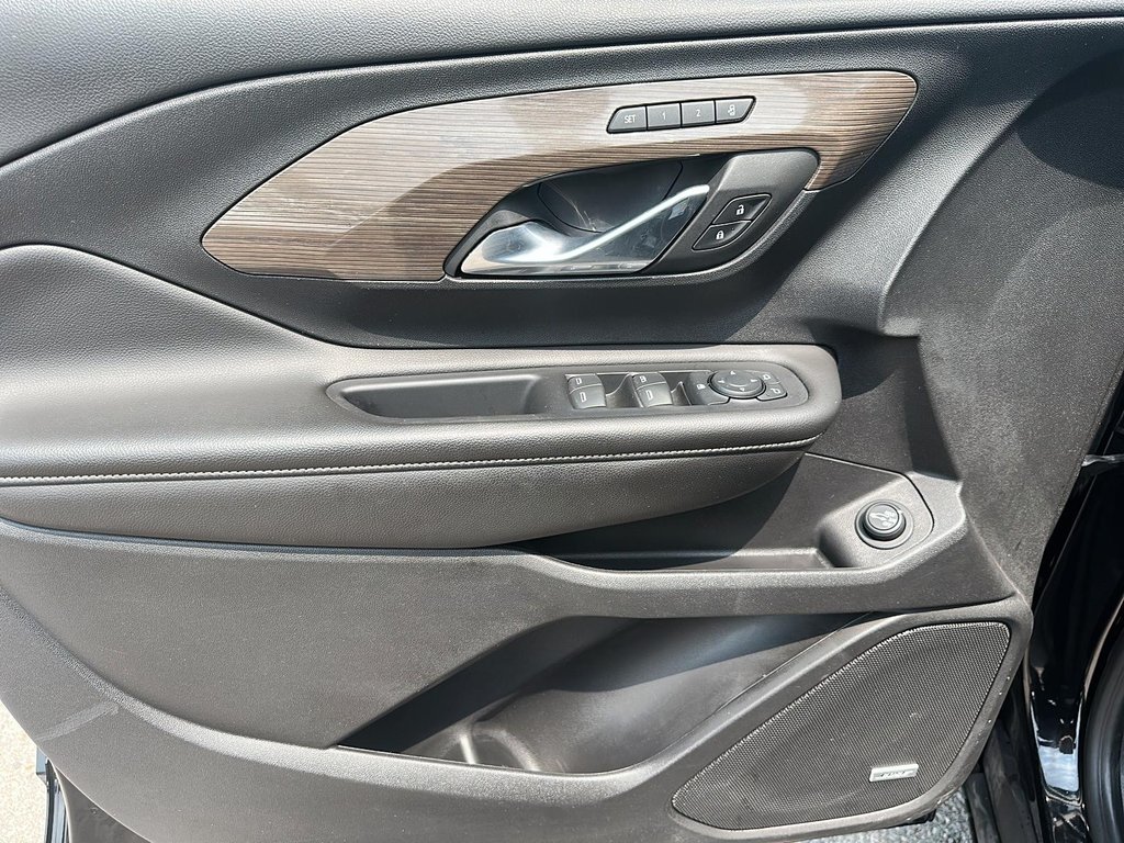 2023 GMC Terrain Denali AWD in Stratford, Ontario - 10 - w1024h768px