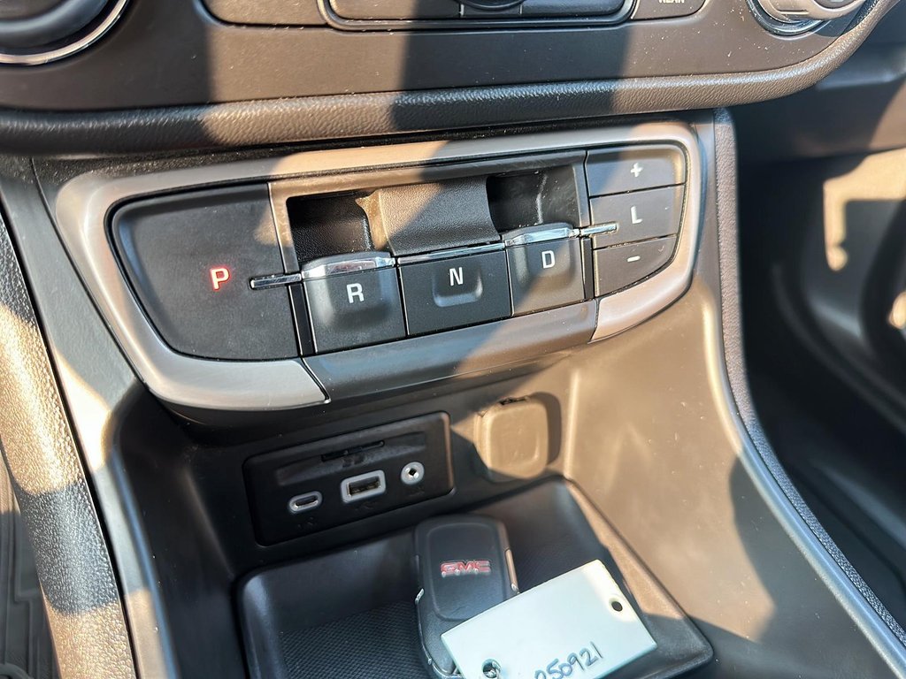 2023 GMC Terrain Denali AWD in Stratford, Ontario - 14 - w1024h768px