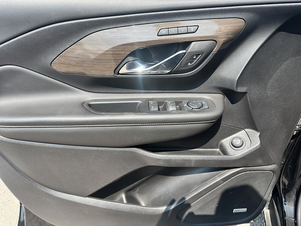2023 GMC Terrain Denali AWD in Stratford, Ontario - 10 - w1024h768px