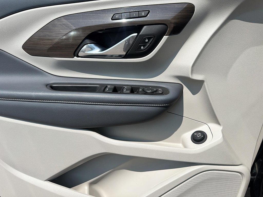 2023 GMC Terrain Denali AWD in Stratford, Ontario - 10 - w1024h768px