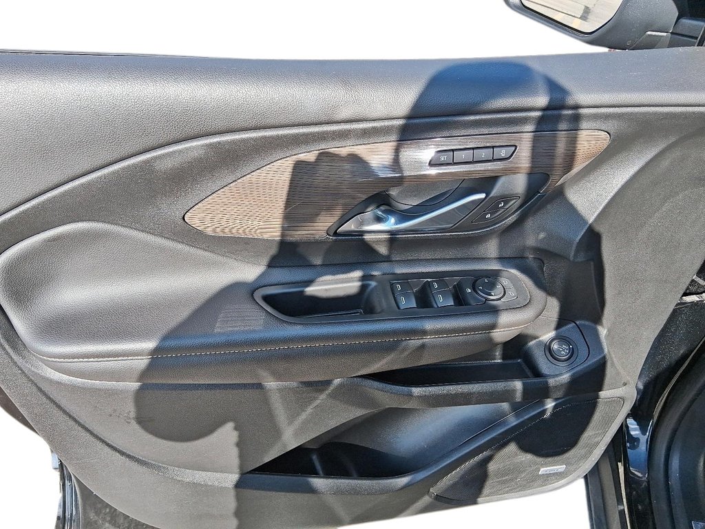 2023 GMC Terrain Denali AWD in Stratford, Ontario - 11 - w1024h768px