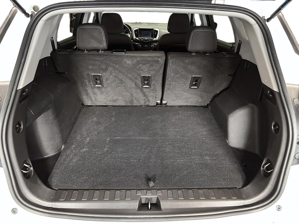 2024 GMC Terrain FWD SLE in Stratford, Ontario - 5 - w1024h768px