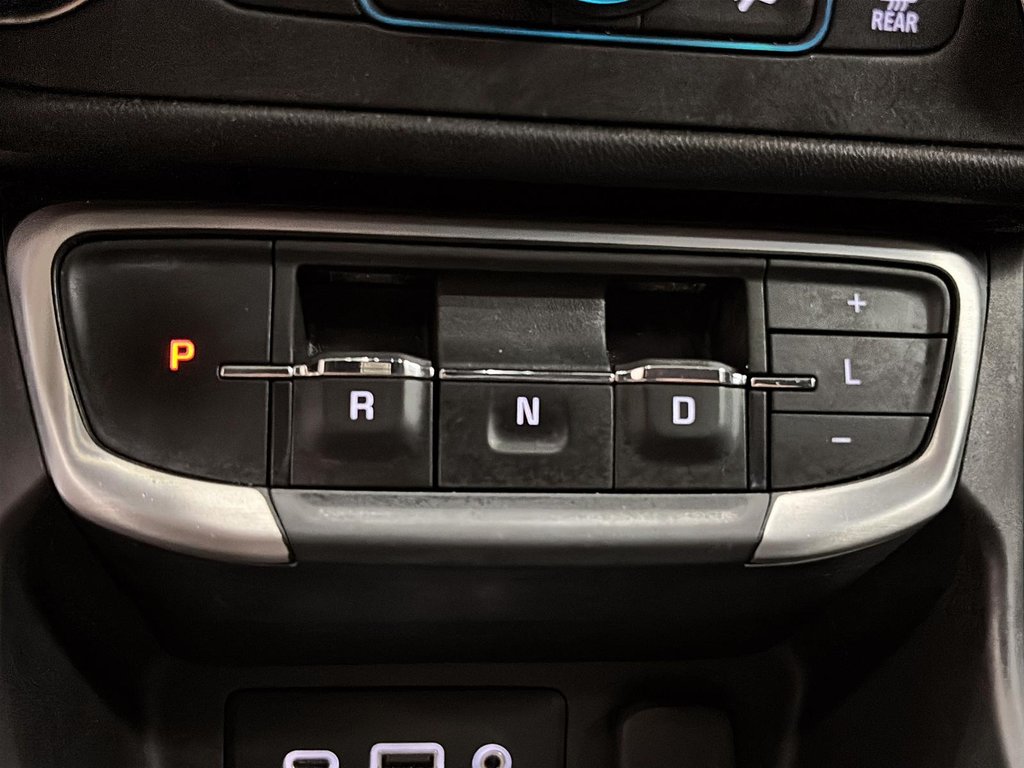 2024 GMC Terrain FWD SLE in Stratford, Ontario - 13 - w1024h768px