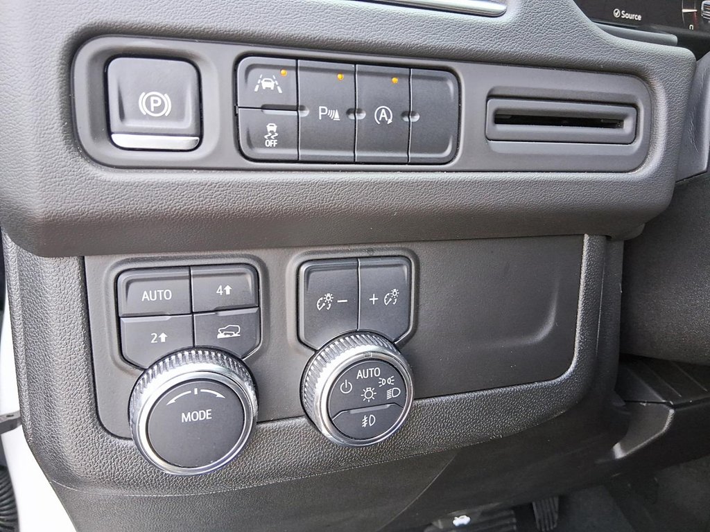 2024 GMC Yukon XL 4WD 4dr SLE in Stratford, Ontario - 18 - w1024h768px
