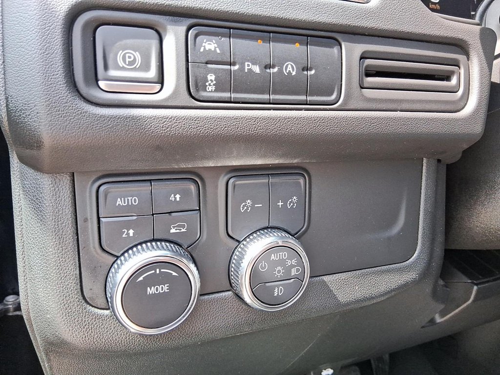 2024 GMC Yukon XL 4WD 4dr SLE in Stratford, Ontario - 18 - w1024h768px