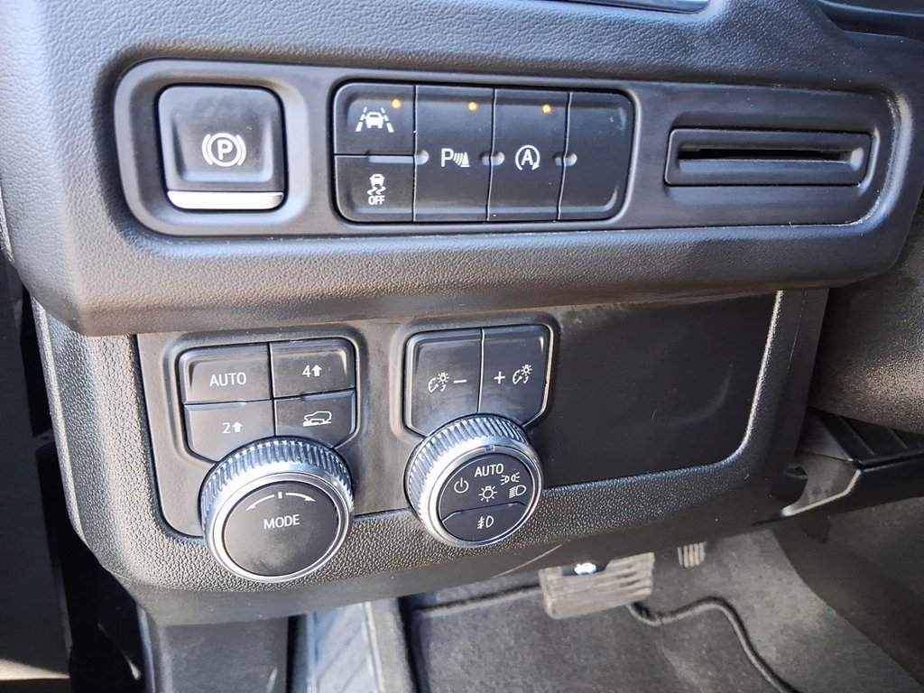 2024 GMC Yukon XL 4WD 4dr SLE in Stratford, Ontario - 18 - w1024h768px
