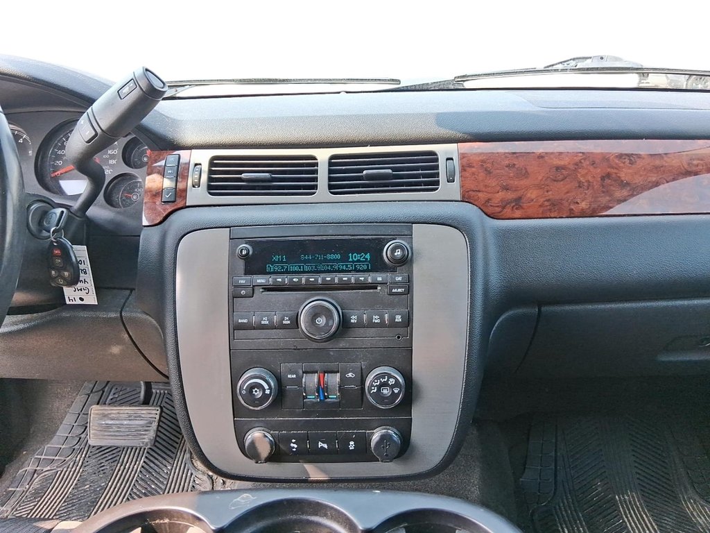 2014 GMC Yukon SLT 4WD in Stratford, Ontario - 15 - w1024h768px