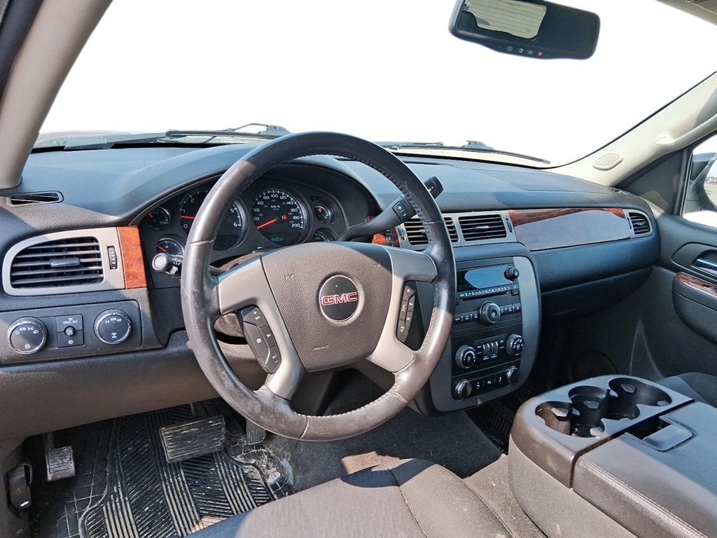 2014 GMC Yukon SLT 4WD in Stratford, Ontario - 10 - w1024h768px