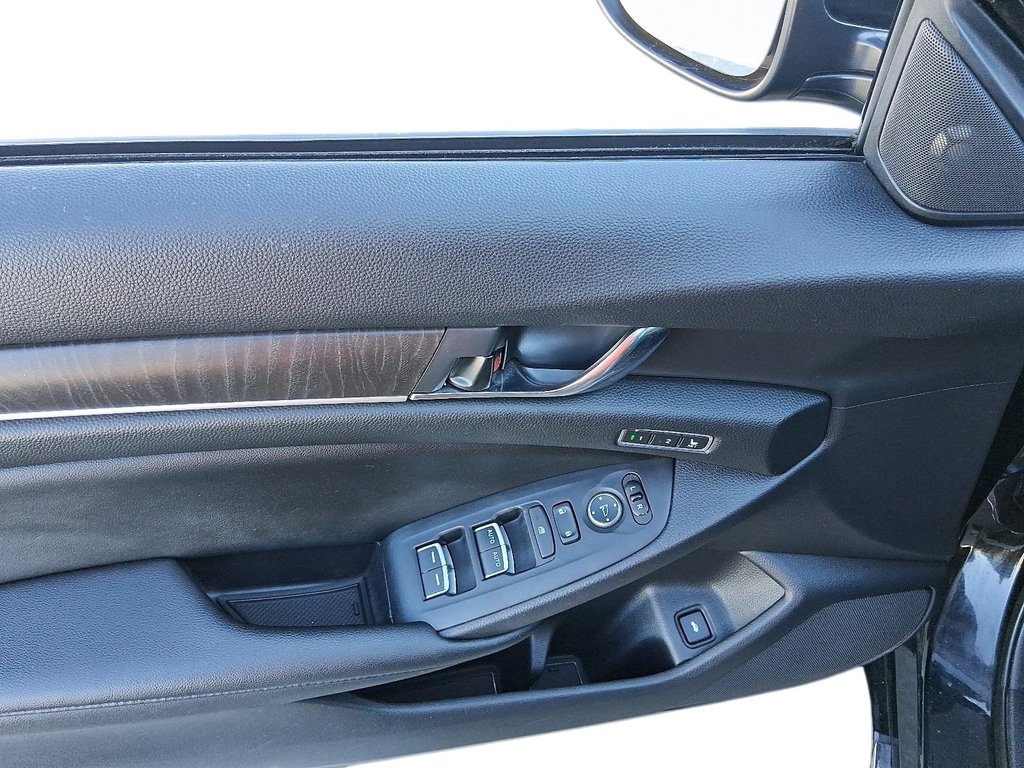 2019 Honda Accord Sedan 2.0 Touring 10AT in Stratford, Ontario - 11 - w1024h768px