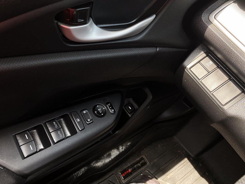 2018  Civic Sedan LX CVT in Stratford, Ontario - 9 - w1024h768px