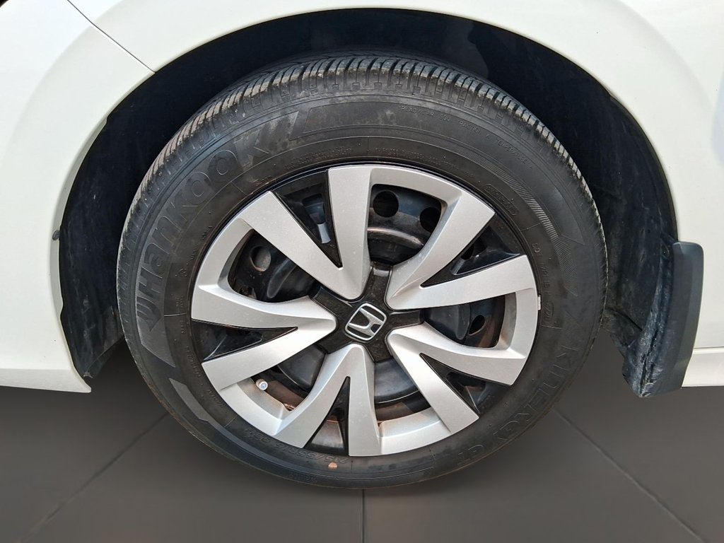 2022 Honda Civic Sedan LX CVT in Stratford, Ontario - 7 - w1024h768px