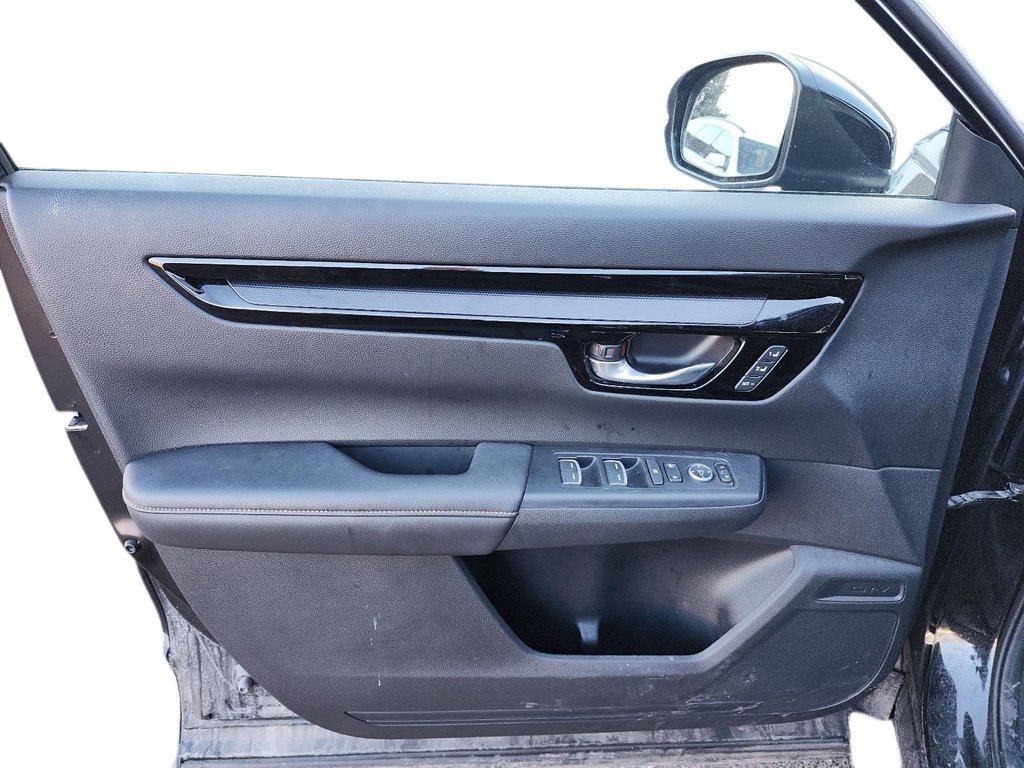 2024 Honda CR-V Hybrid Touring AWD in Stratford, Ontario - 11 - w1024h768px
