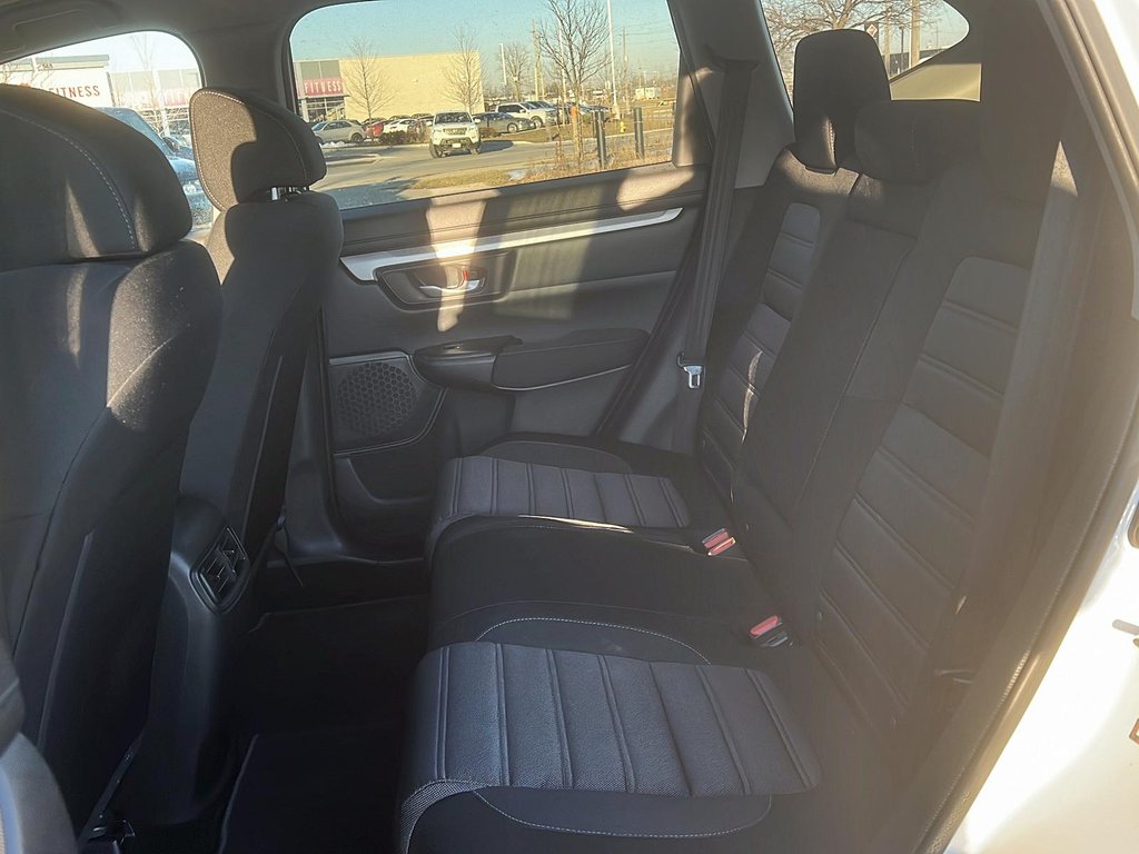 2018  CR-V LX 2WD in Stratford, Ontario - 12 - w1024h768px