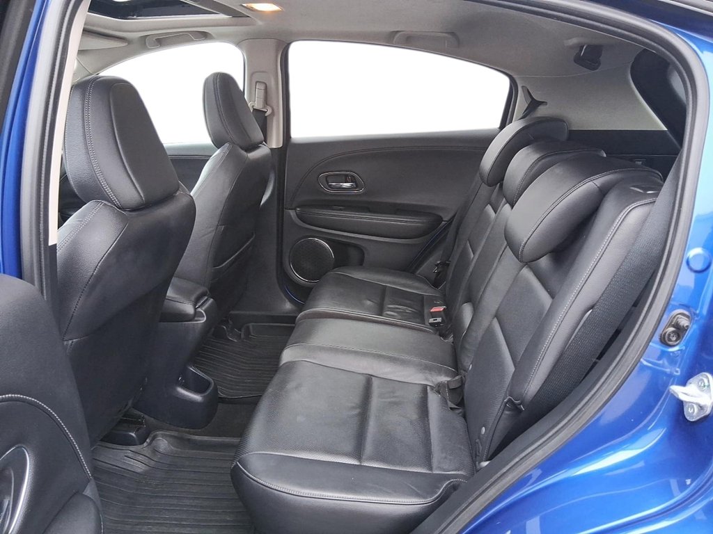 2022 Honda HR-V Touring 4WD in Stratford, Ontario - 9 - w1024h768px