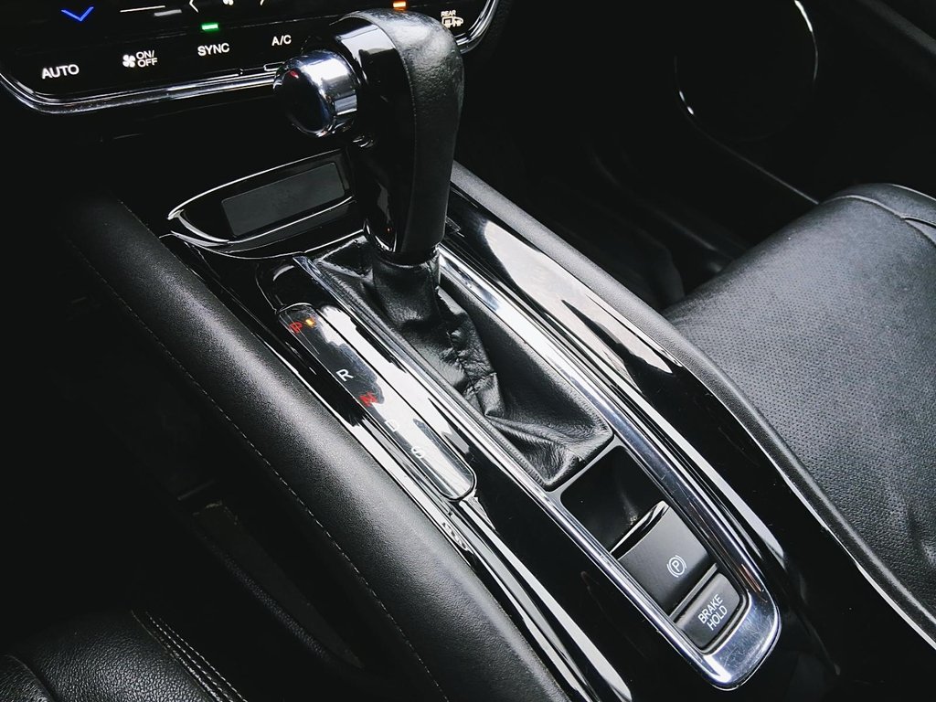 2022 Honda HR-V Touring 4WD in Stratford, Ontario - 16 - w1024h768px