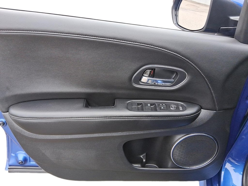 2022 Honda HR-V Touring 4WD in Stratford, Ontario - 11 - w1024h768px