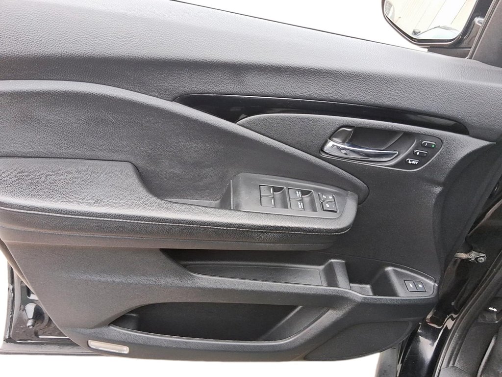 2019 Honda Pilot Touring 8P 9AT in Stratford, Ontario - 12 - w1024h768px