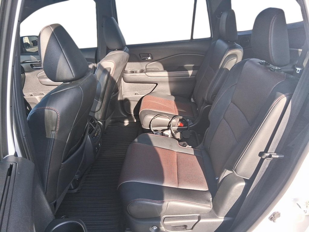 2022 Honda Pilot Black Edition AWD in Stratford, Ontario - 11 - w1024h768px