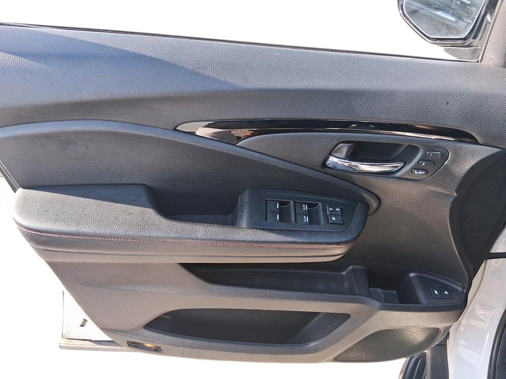2022 Honda Pilot Black Edition AWD in Stratford, Ontario - 14 - w1024h768px