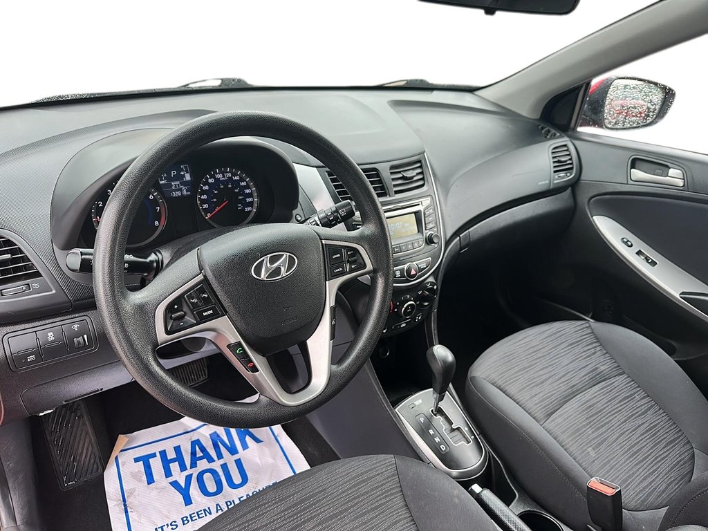 2017 Hyundai Accent (5) SE in Stratford, Ontario - 8 - w1024h768px