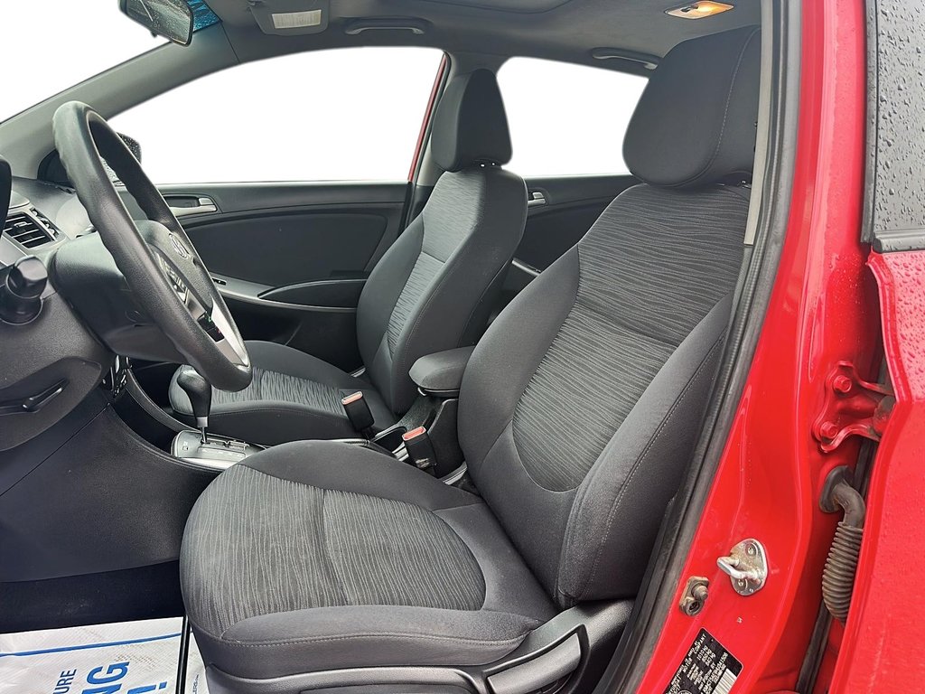 2017 Hyundai Accent (5) SE in Stratford, Ontario - 7 - w1024h768px