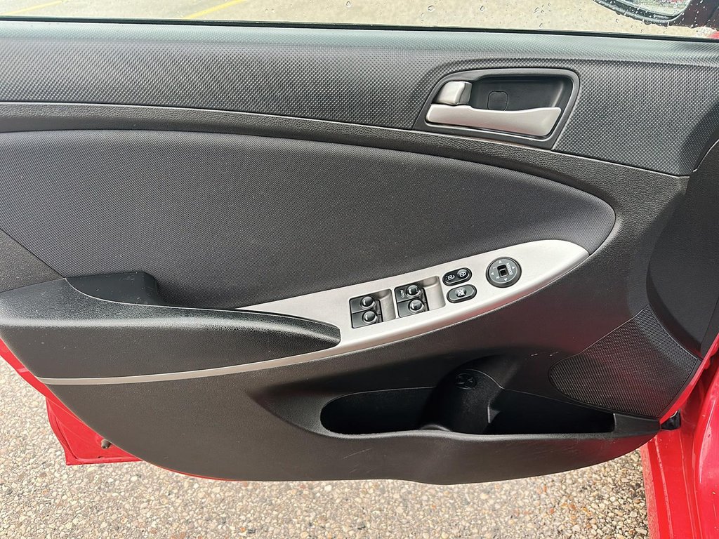 2017 Hyundai Accent (5) SE in Stratford, Ontario - 9 - w1024h768px
