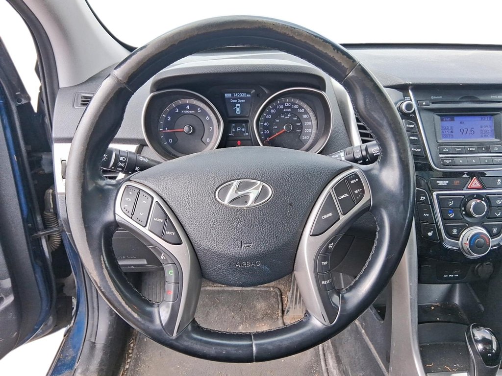 2013 Hyundai Elantra GT SE at in Stratford, Ontario - 11 - w1024h768px