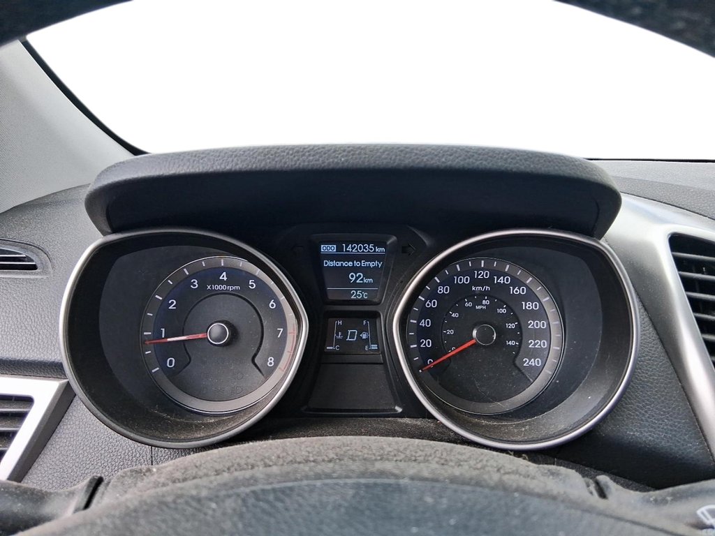 2013 Hyundai Elantra GT SE at in Stratford, Ontario - 13 - w1024h768px
