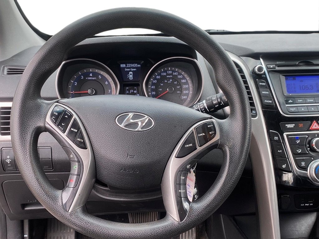 2014 Hyundai Elantra GT SE at in Stratford, Ontario - 9 - w1024h768px