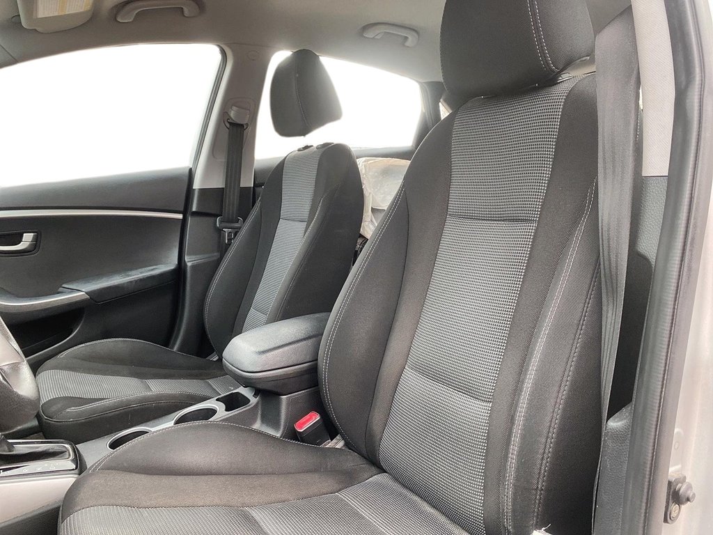 2014 Hyundai Elantra GT SE at in Stratford, Ontario - 7 - w1024h768px