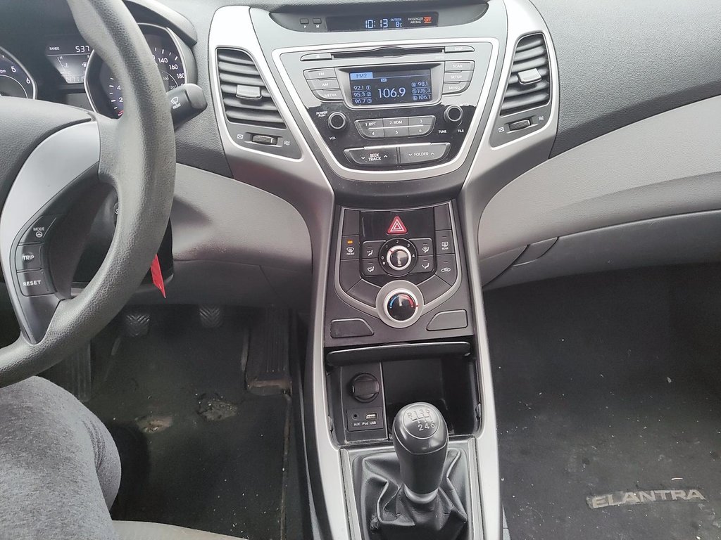 2016  Elantra Sedan L in Stratford, Ontario - 13 - w1024h768px