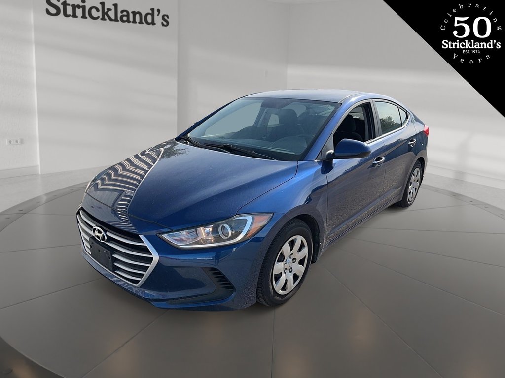 2017  Elantra Sedan LE in Stratford, Ontario - 1 - w1024h768px