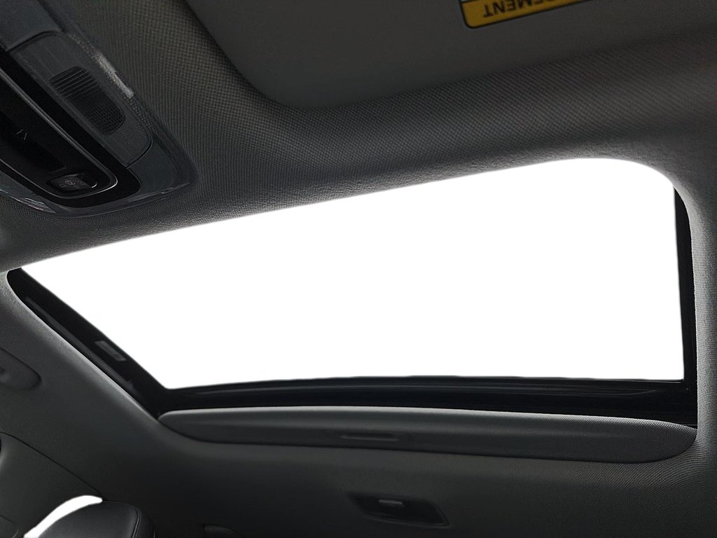 2022 Hyundai Elantra Sedan Ultimate IVT in Stratford, Ontario - 16 - w1024h768px